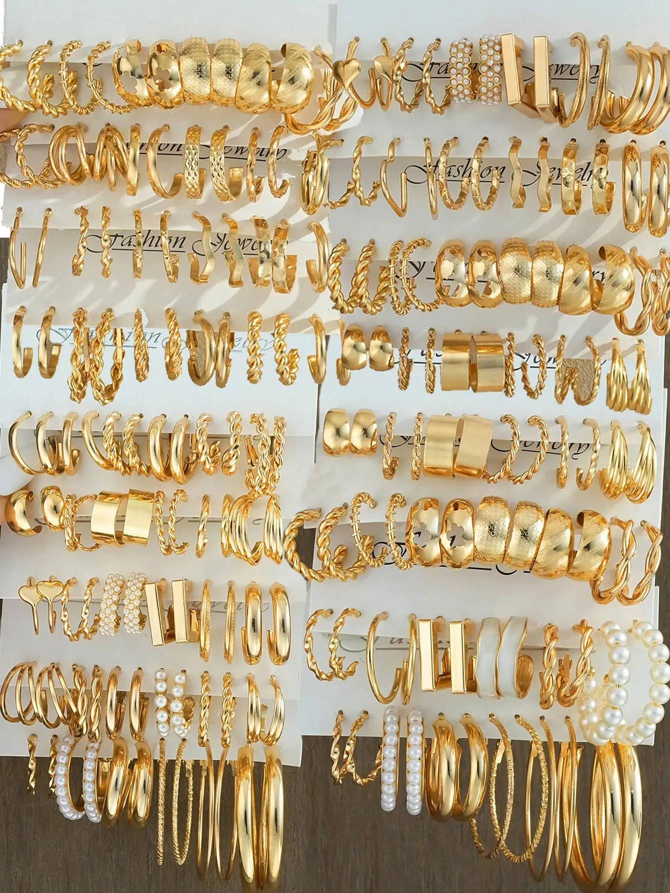 36 styles shipped randomly, 12 pcs metal twisted chain rhinestone artificial pearl earring set. Creative and simple geometric stud design, vintage Y2K, punk-style alloy jewelry for daily wear, a Valentine's Day gift