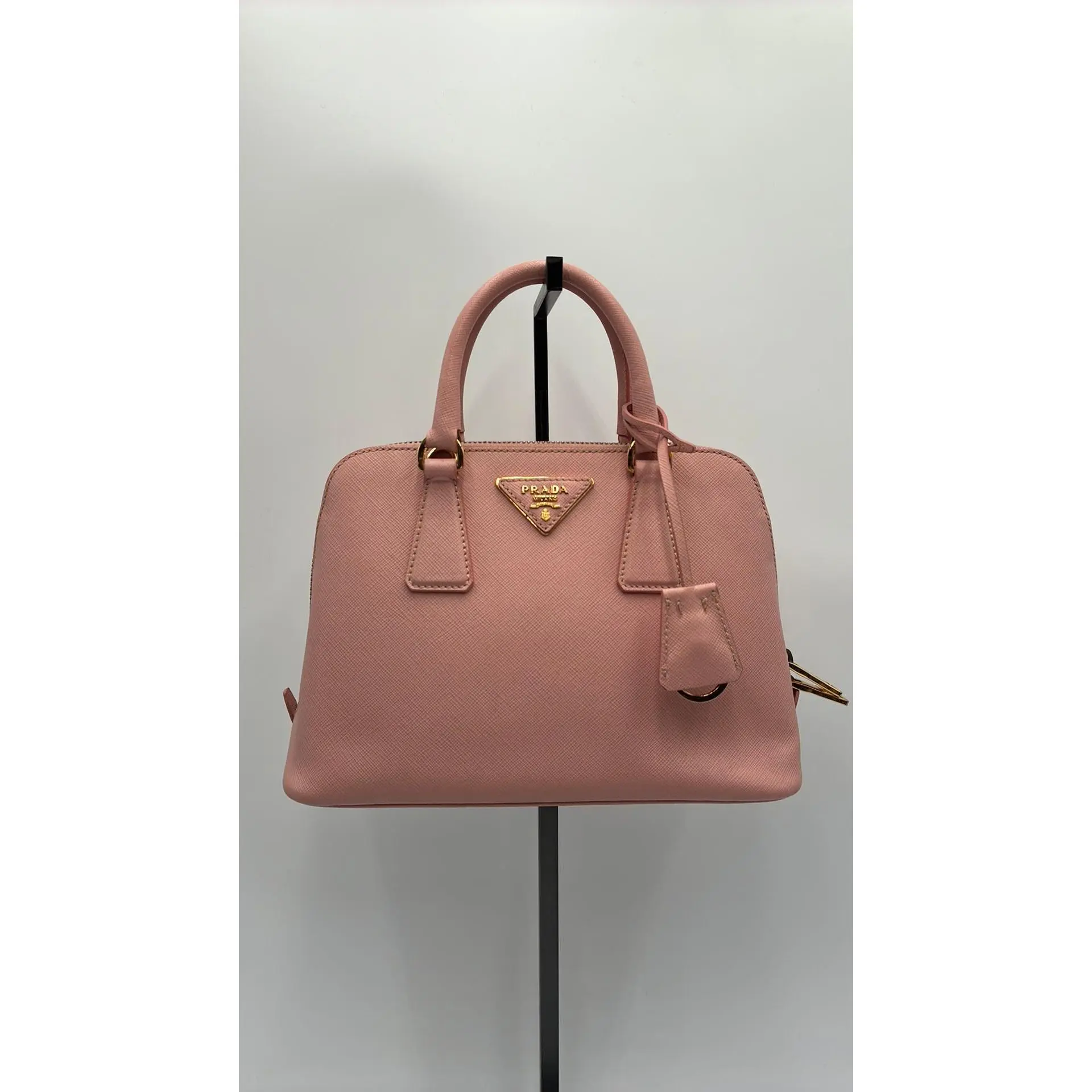 Pre-owned PRADA Leather Luxury Bags & Accessories Saffiano Mini Galleria Shoulderbag, Light Pink Date Code: 7IXD. Entrupy ID: 2JJ9VKW.