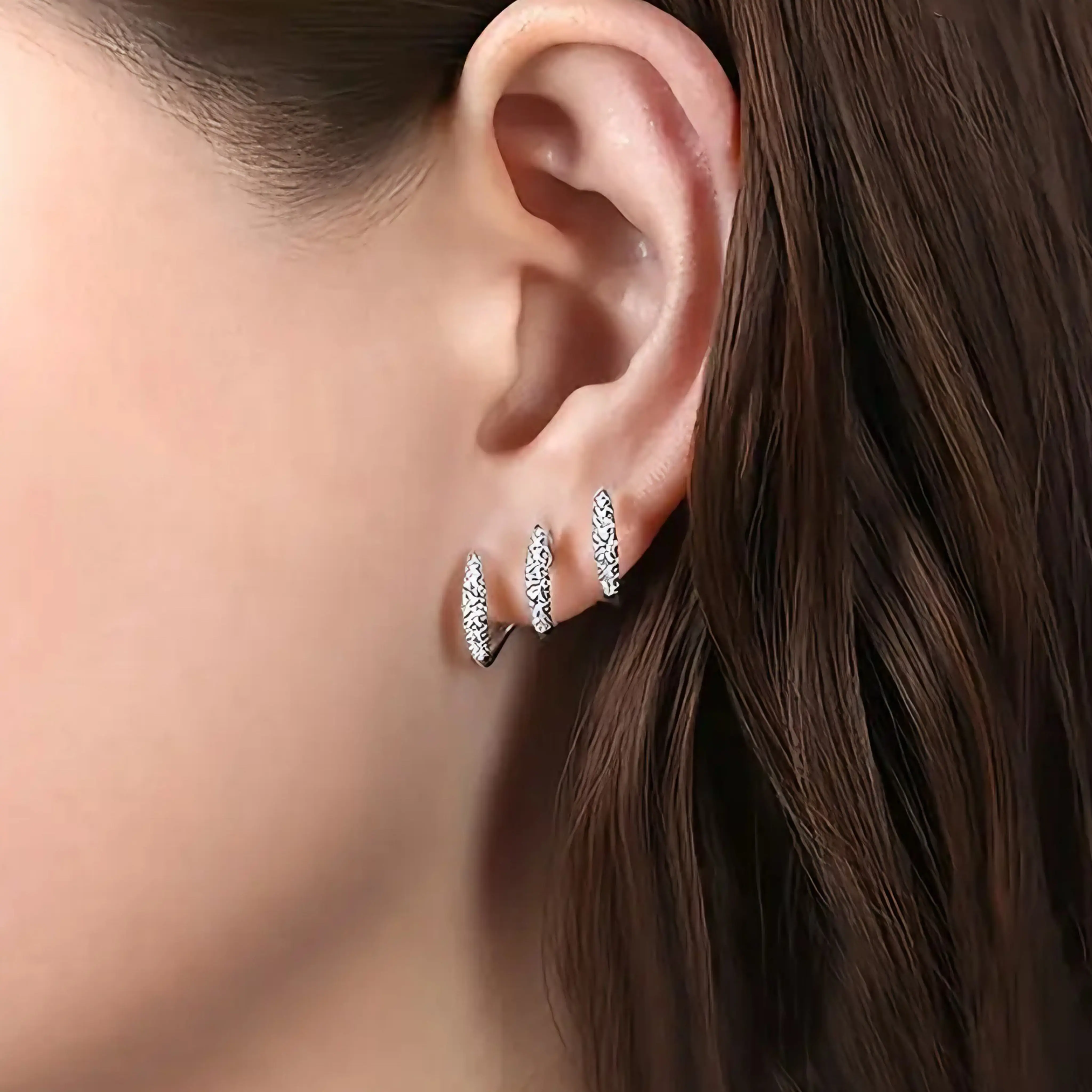 Comfybuy Female Sterling Silver Curved Claw Rhinestone Stud Earrings - Inlaid with Rhinestones, Elegant Sparkling Durable Jewelry, Simple Sophisticated Design for Daily Wear, Wedding 1 Pair Margot, High-Quality Rhinestones