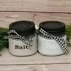Rustic Salt & Pepper Shaker Set with Black and White Checkered Bows Decorative Kitchen Accessories