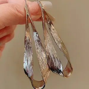 Elegant Vintage Geometric Dangle Earrings for Women, Perfect Fashion Accessory for Parties & Holidays, Stylish Hollow Design