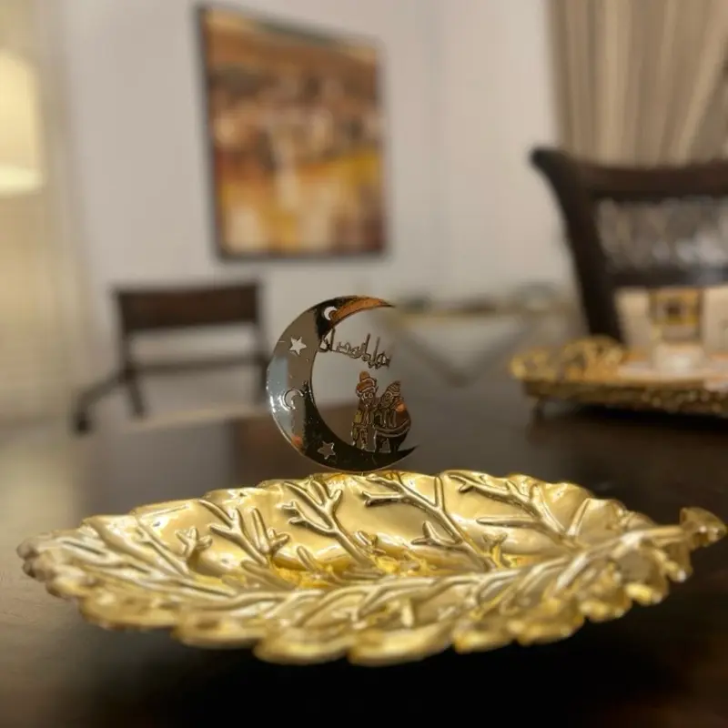 Ramadan Serving Plate with Decorative Leaf Accents and Central Design, Ideal for Special occasions and Sharing