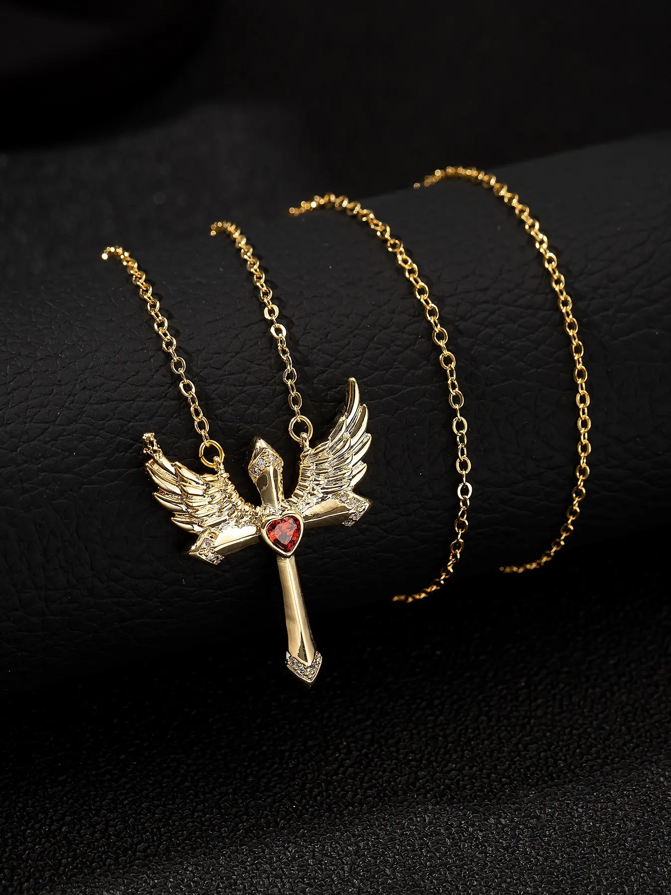 Winged Heart Cross Necklace, Good Luck Charm, Perfect for Parties and Vacations, Essential Gift, Retro Style, Copper Material