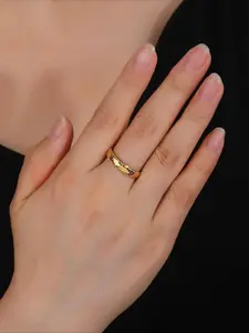 1pc Textured Metal Ring, Matte Matte Texture with Sharp Lines, Comfortable and Stylish To Wear