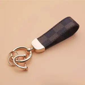 Set of 2 Durable Leather-Printed Keychains – Universal Metal Horseshoe Keychains for Car Keys (Unisex)