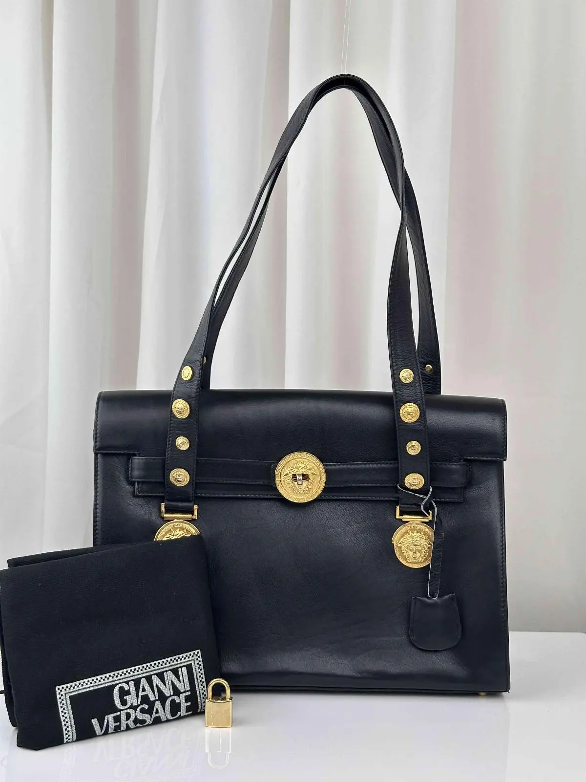 Pre-owned VERSACE As Shown Messenger Bags Leather Medusa Shoulder Bag (Black) MR23072026C114