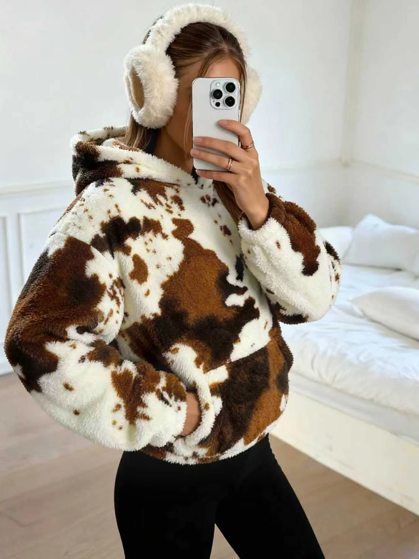 Women's Cow Print Fleece Hoodie, Winter Trendy Loose Warm Long Sleeve Pullover Sweatshirts, Y2K Bad Girl Style, Streetwear Essential, Casual Fashion
