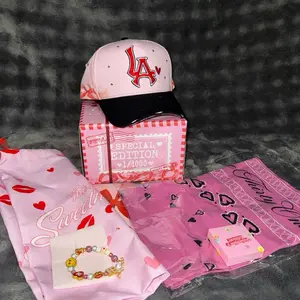 31 HATS XOXO SAN VALENTIN