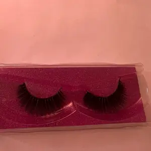 Purple Lashes - Eyelashes in Clear Packaging for Makeup Use