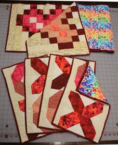 Handmade Valentines Heart Table Set with Table Runner and 4 Place-Mats, 100% Cotton