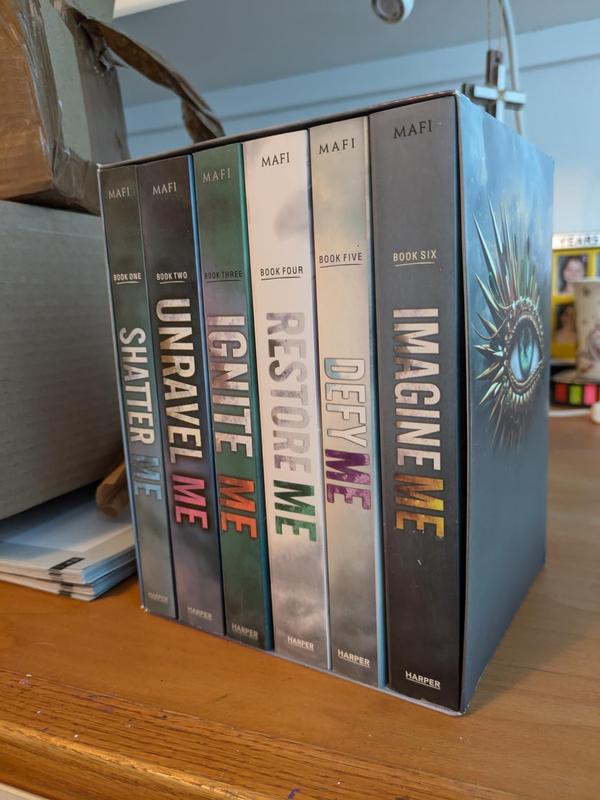 Shatter Me Series 6-Book Box Set: Shatter Me, Unravel Me, Ignite Me, Restore Me, Defy Me, Imagine Me - Paperback