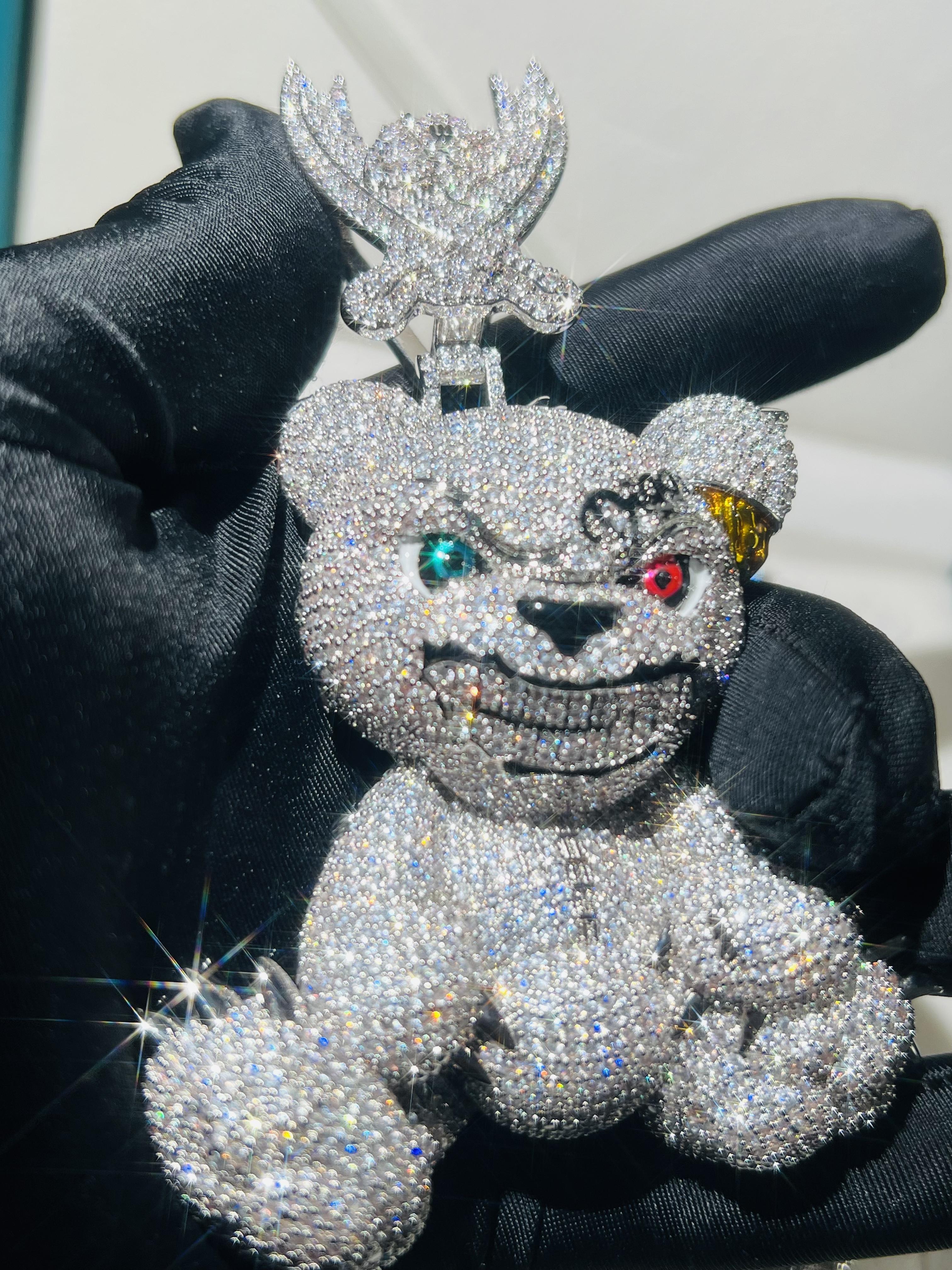 Retro Style Chilled Teddy 3D Luxury Personalized Custom Bear Pendant Silica Diamond Pass Tester Gold-Plated Luxury Pendant Jewelry