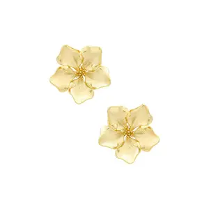 SHASHI Iys Earring in Gold