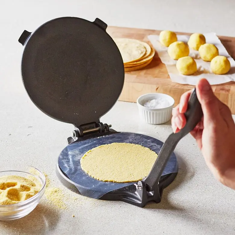 8-Inch Pre-Seasoned Heavy-Duty Cast Iron Tortilla Press, Non-Slip Rubber Ft Dough Press for Roti, Pataconera, Taco – Kitchen Utensil Gadget