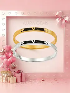 Vintage Gold Clover Bracelet for Women, Vacuum Plated Anti-Fade Stainless Steel Jewelry, Perfect Graduation and Mother's Day Gift
