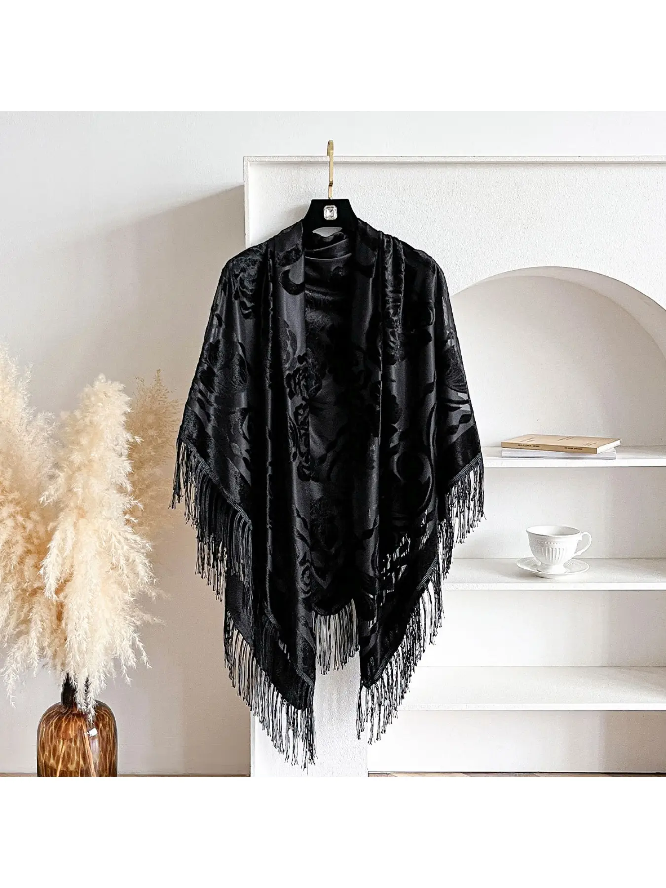 2026 New Elegant Velvet Large Square Scarf Ethnic Jacquard Warm Scarf Versatile Top Retro Fringe Shawl