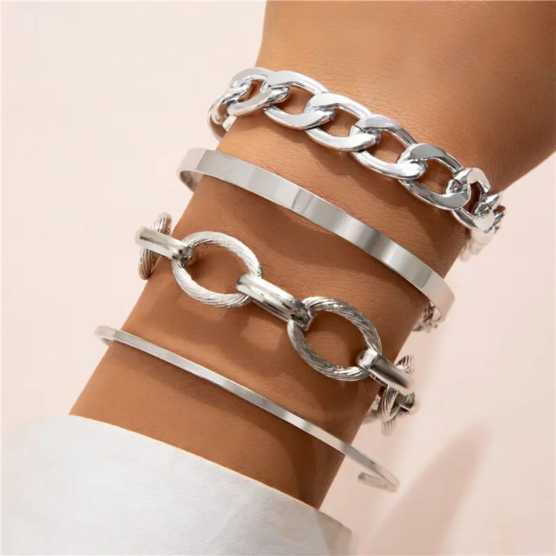 Fashionable multi-layered gold metal chain bracelet for women, vintage chunky chain charm bracelet