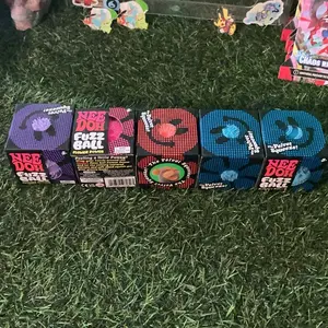 NEEDOH Fuzz Ball Flower Power