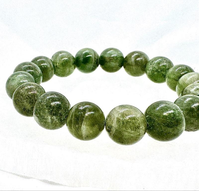 Green Apatite Bead Bracelet by Urban Rutile • UrbanRutile.Etsy.com