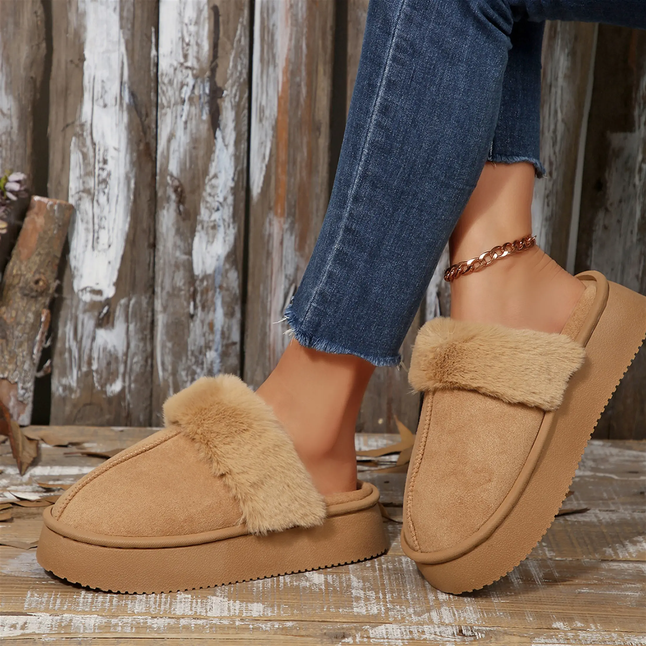 Women's Festive Santa Claus Plush Slippers Warm Furry Collar Platform Mules Christmas Footwear Indoor Outdoor Shoes