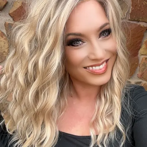 AISOM Mila Warm Blonde Scandinavian Hairline Water Wave Free Part Lace Front Wig 16 Inch Low Density Synthetic Lace Wig for Women Daily Use