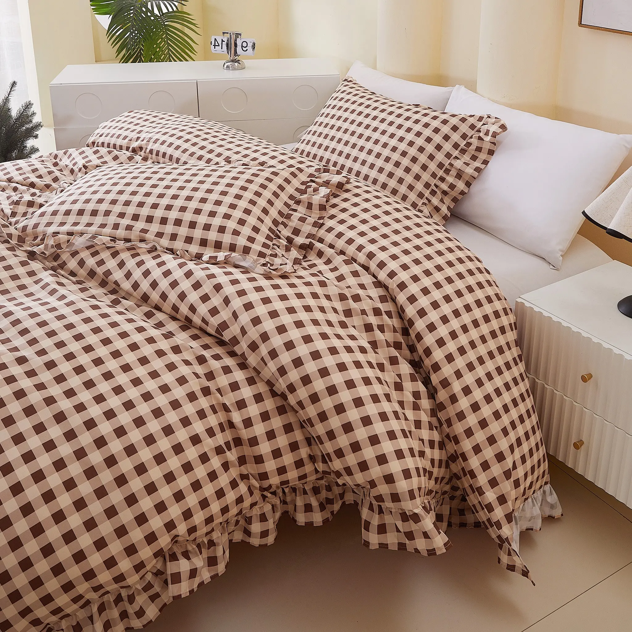 Romantic Plaid Ruffle Bedding Set, Checkered Bedding Set, Includes 1 Duvet Cover and 2 Pillowcases No Insert, Soft Fabric, Detachable Zipper, All Seasons, Ideal Gift