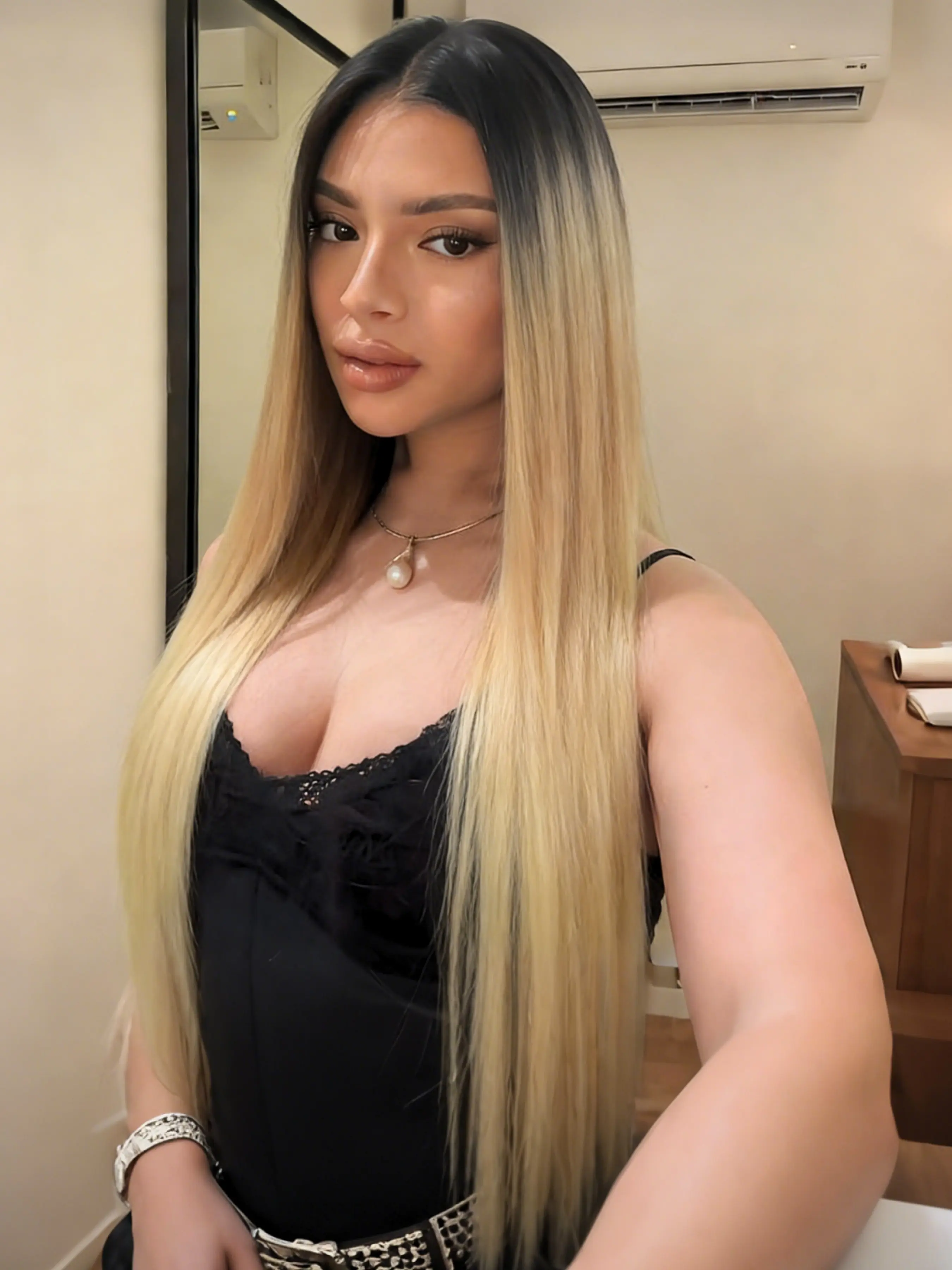 Blonde Ombre 13x4 Lace Front Wig 3 Tone Ombre Dark Root Straight Wig Pre Plucked Hairline Heat Resistant Synthetic Wig Valentine’s Day Dating Look for Women Everyday Wear Work School Valentine’s Gift Present 28 Inch