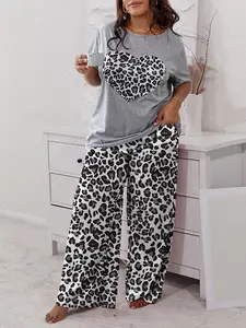 【Plus Size】 Two-Piece Set Leopard Heart Print Tee & Pants Set, Casual Round Neck Short Sleeve T-Shirt & Trousers for Daily Wear, Women's Two-Piece Outfits for Spring & Fall