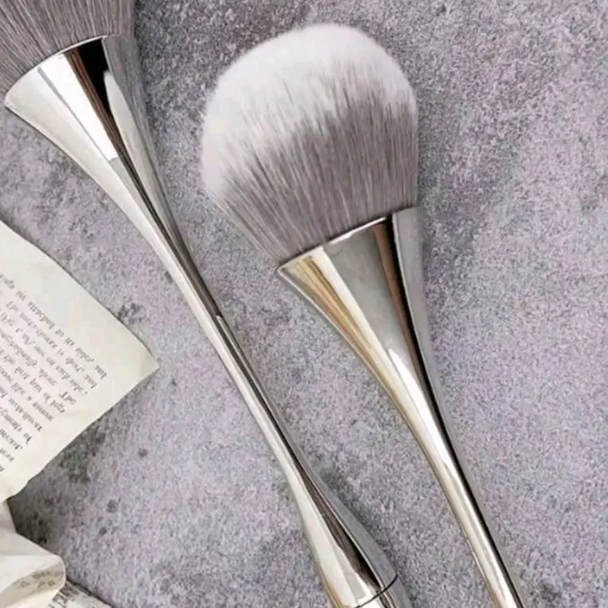 Powder Brush, Soft Synthetic Bristles, Large Round Shape for Loose/Compact Powder Application, Professional Makeup Tool for Daily Use