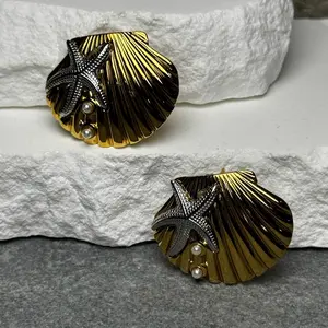 She Shell Stud Earrings