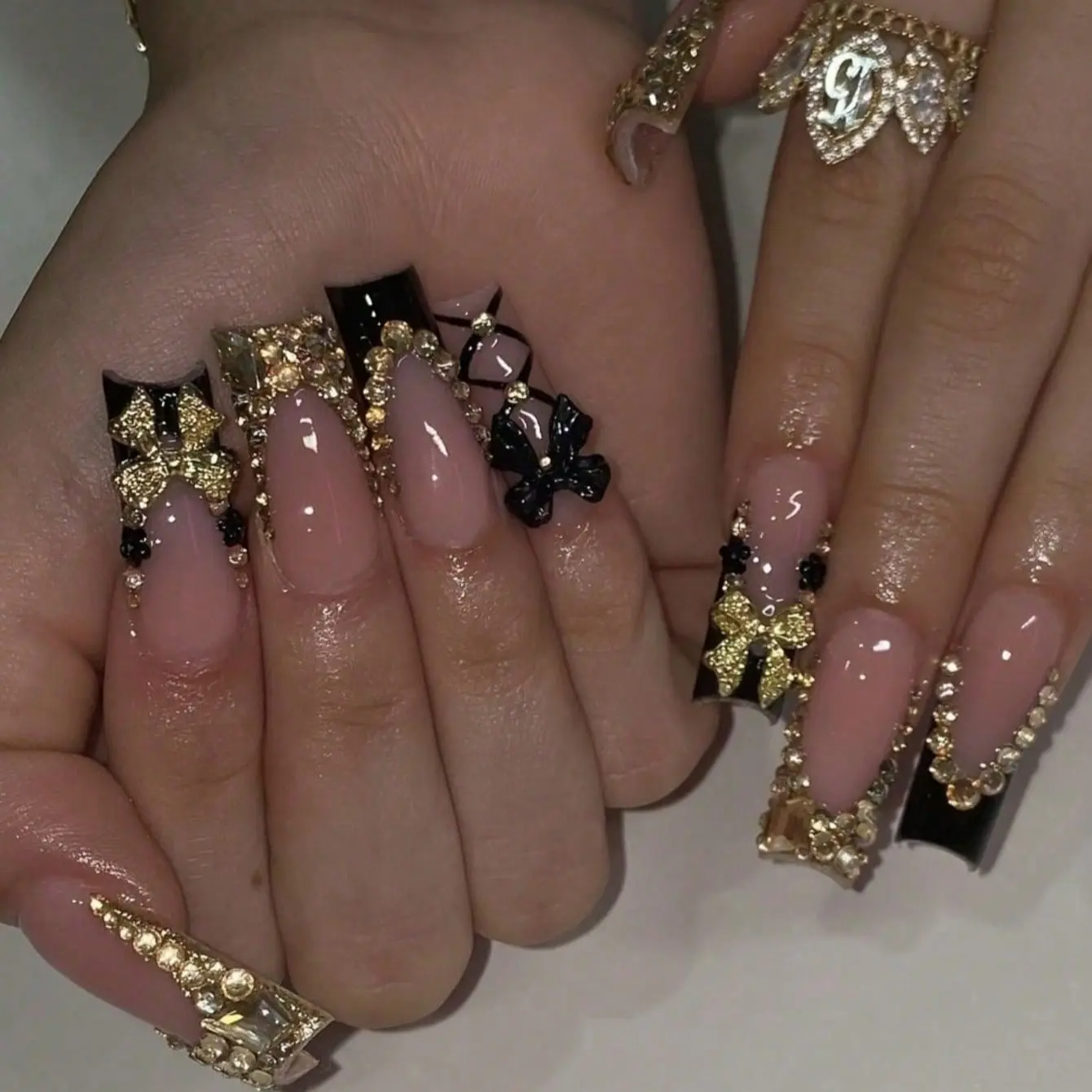 10-Piece Handmade Nail Art Stickers Set, Women's Full Coverage Reusable Press On Medium Square False Nails, DIY Fake Nails, Manicure Nail Art & Gold French Tips, Sparkling Rhinestones, Nail Designs, Nail Art Products