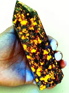 1PC Stunning Yooperlite Stone Tower, Natural Flame Stone Obelisk Wand, UV Reactive Flame Stone Point, Fluorescent Sodalite, Natural Crystal Tower, Perfect Home Decorative Art Collect, Unique Halloween, Christmas, Holiday Gifts.