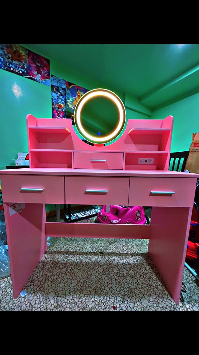 Item: Round Mirror 6 Shleves - Pink