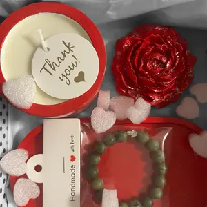 JOLEN”Candle Red Rose &Green Jade Natural Stone Bracelet 10mm Size M6-7inc.Candle Soft Flower WarmNotes Soy Wax.It’s delicate scent brings harmony and warmth into your home.
