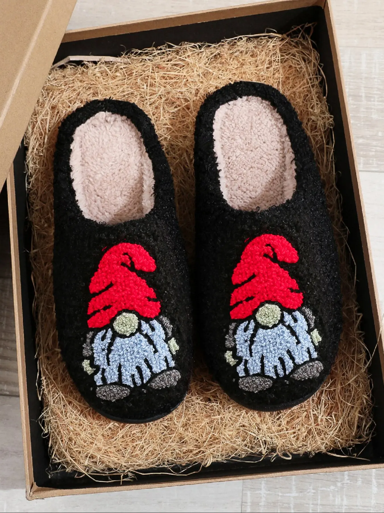 Christmas Plush Soft Home Bathroom Slippers Women, Autumn Winter Slippers, Creative Embroidered Santa Gnome Elf Design, Unisex Slip-On House Shoes Indoor Outdoor Warm Non-Slip Shoes, Fall Winter Gift