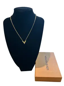 Pre-owned Louis Vuitton V 18 inch Necklace with Box