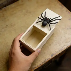 Halloween Spider Box Surprise Gift, Fake Insect Prank Toy, Perfect for Halloween Christmas April Fools' Day Graduation Gifts