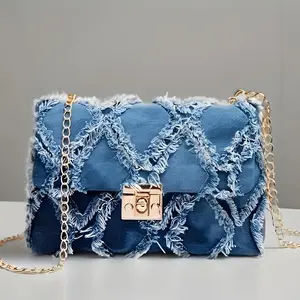 Fashionable White Diamond Quilted Shoulder Bag with Golden Accents, Featuring a Detachable Strap And Various Carrying Options for Casual Wear. A Versatile Modern Accessory with a Textured End