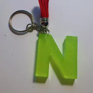 Llavero de la retra N Verde con Cadena de Metal y Borla Amarilla para Accesorios de Llaves