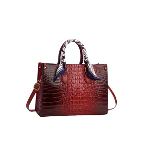 Zealous Queen Women’s Snake Handbag