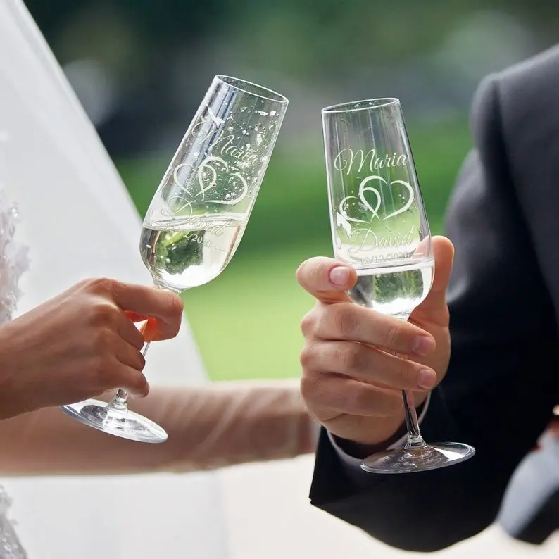 Set of 2, Wedding Champagne Flutes, Personalized Champagne Glasses Wedding Flutes, Engraved Bride and Groom Toasting Glasses - Mr & Mrs Gift