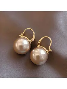 1 pair of simple, stylish, vintage French-style, sophisticated and unique faux pearl earrings for women