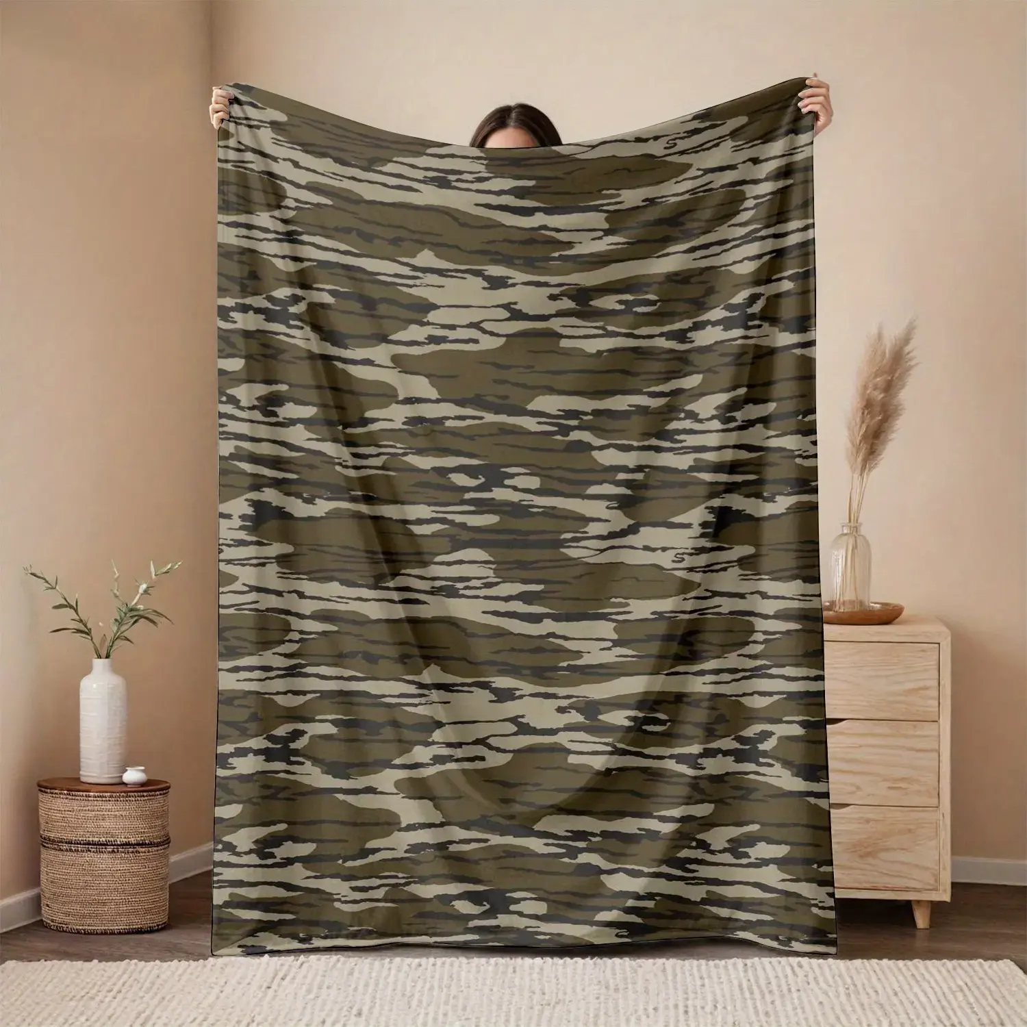 Plush Velvet Blanket - Heavy, Natural-Toned, Retro, Fade-Resistant, Brown Wood-Grain Camouflage Print, Comfy and Cozy, Cozy Style Home Decor for Indoor-Outdoor Sofa Beds