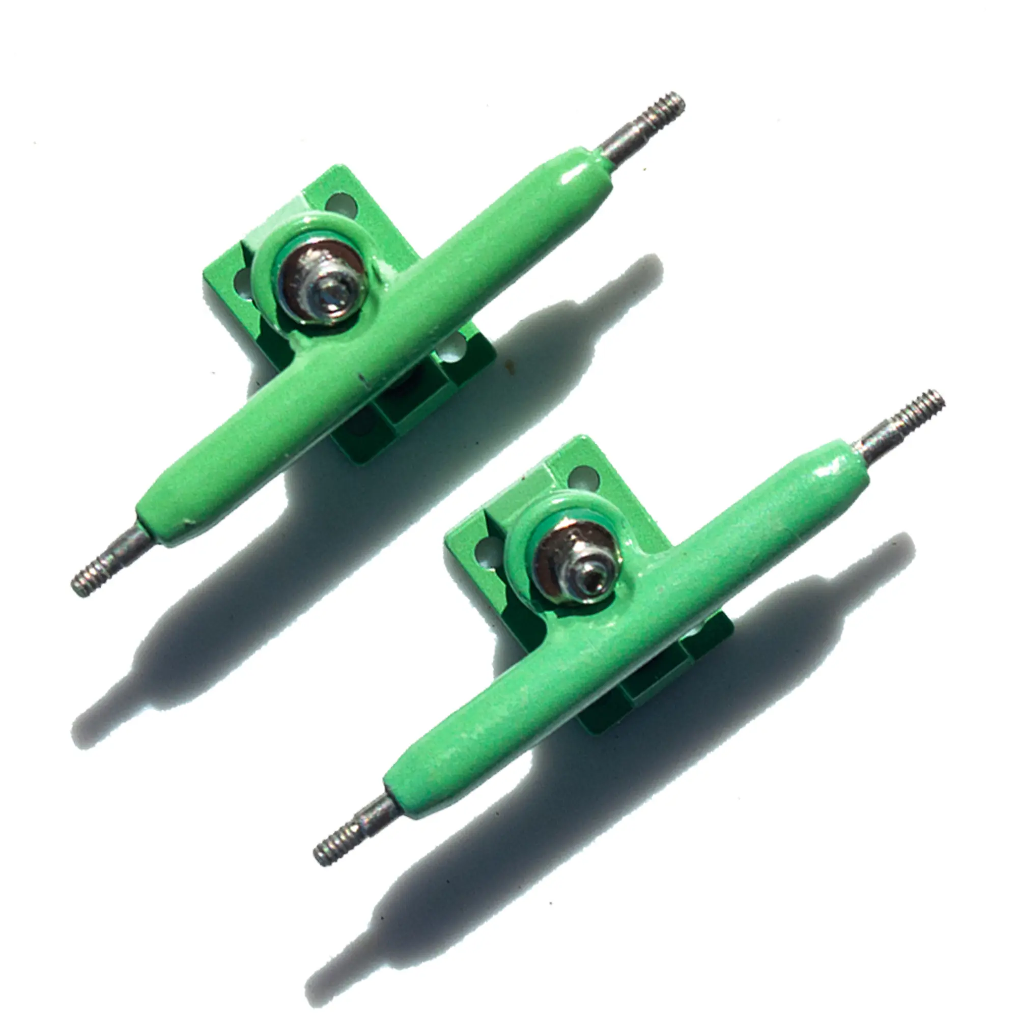 LC BOARDS FINGERBOARD 34MM TRUCKS GREEN PRO SHAPED WITH LOCK NUTS