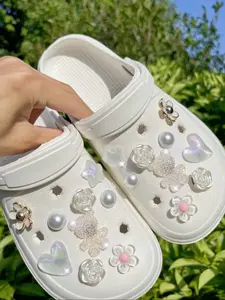 18 Piece Bear Rose Heart Flower Star DIY Detachable Decorative Accessories, Bling Shoe Charms, Suitable for Sandals Flip Flops Garden Shoes Beach Shoes