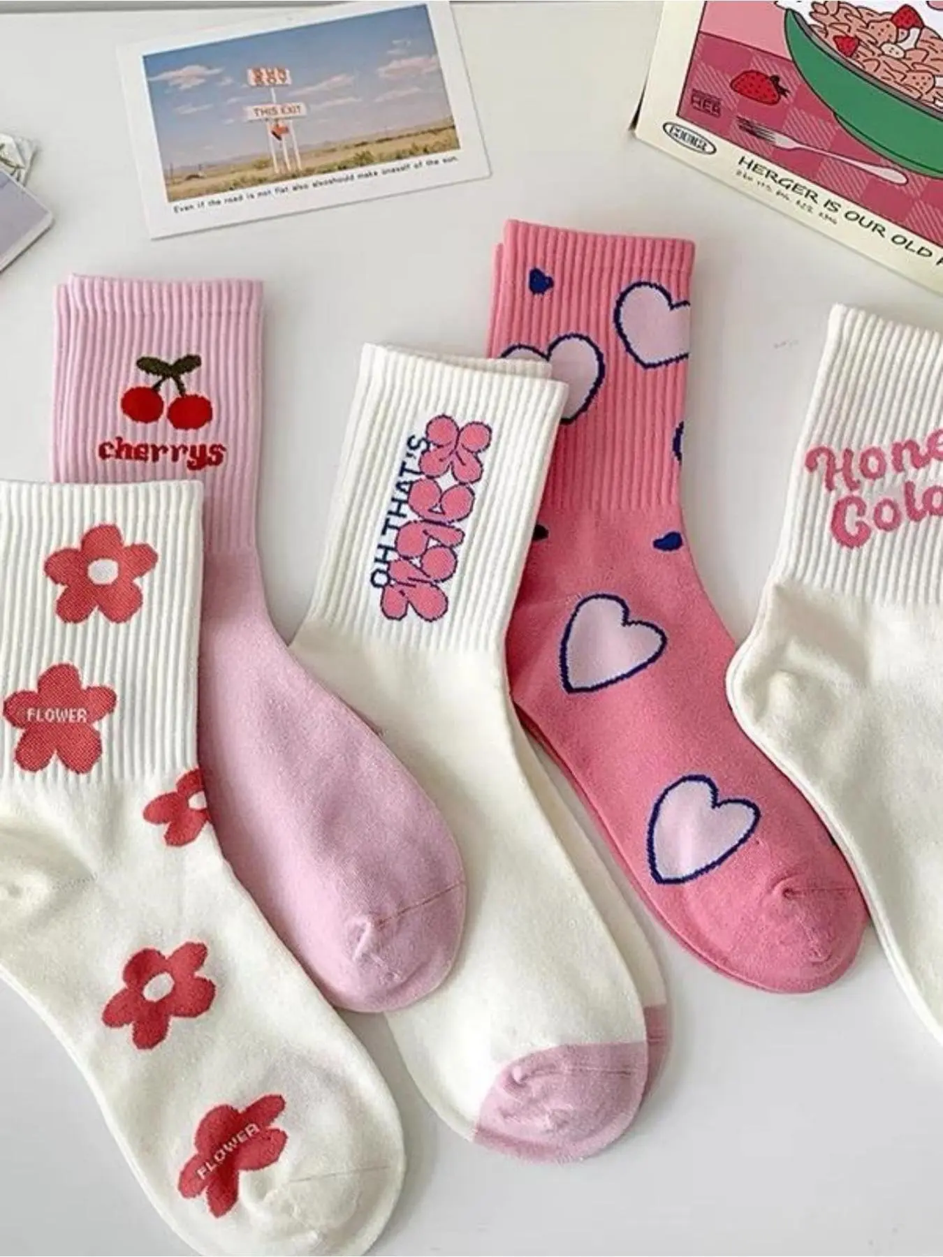 Women's 5 Pairs Floral & Heart Print Crew Socks, Cute Casual Moisture Wicking Socks, Soft Comfy Breathable Socks for All Seasons Daily Wear, Socks Set