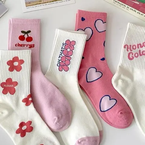 Women's 5 Pairs Floral & Heart Print Crew Socks, Cute Casual Moisture Wicking Socks, Soft Comfy Breathable Socks for All Seasons Daily Wear, Socks Set, Floral Pattern Socks