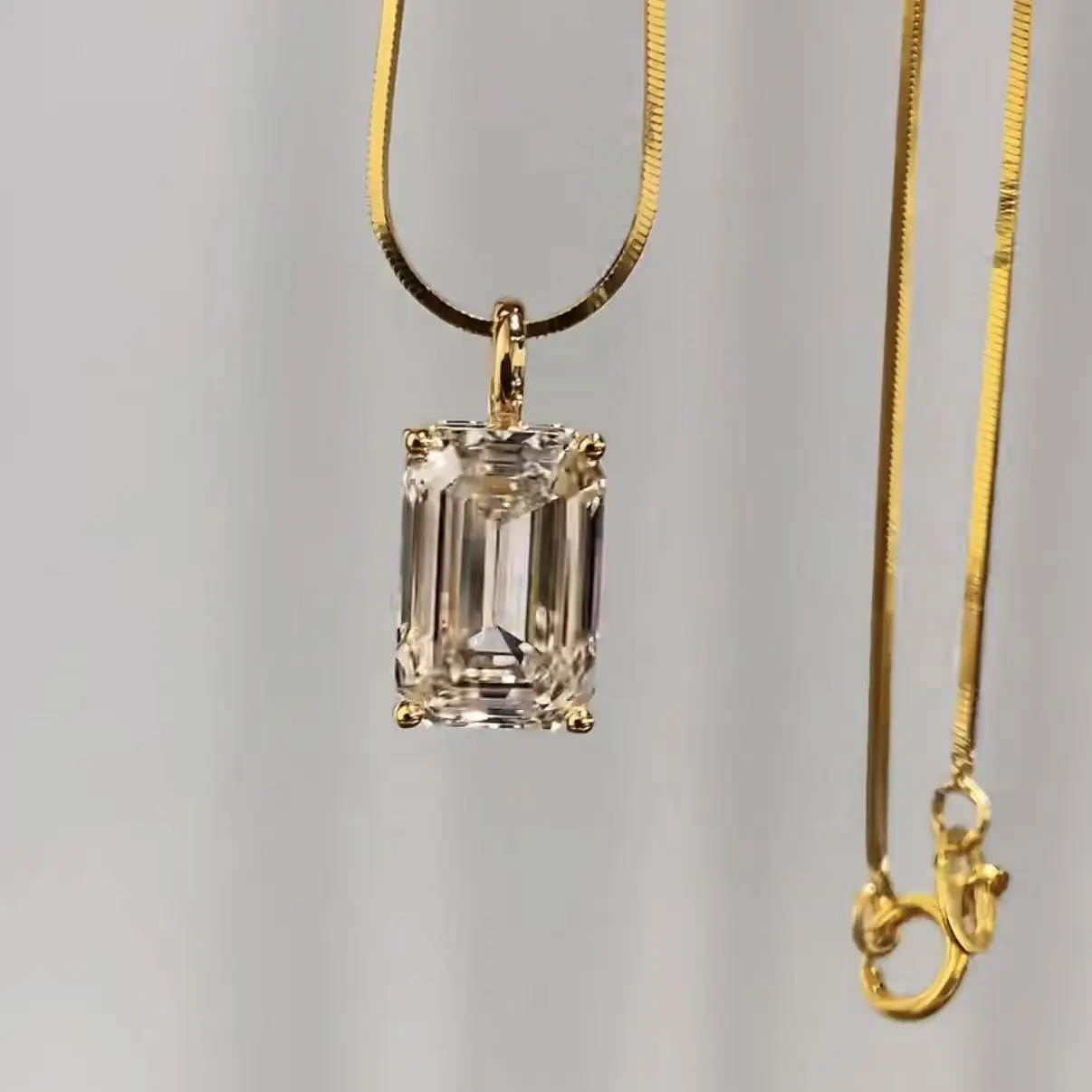 9-K lab-grown diamond, 0.65 ct, emerald cut, fashionable, elegant, affordable luxury faith necklace for women with pendant (chain not included) pwq05306