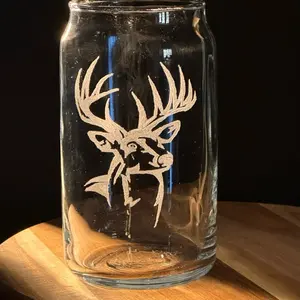 Beer Can-Shaped Glass Mug with Hand-Etched Design - Clear Glass, Hand-Etched Design, Ideal for Beer and Drinks