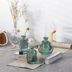 GEbarEEEK Reed Diffuser Set with Tulip Flowers Vintage Rectangular Bottle Lavender Scent 6.76 fl oz for 120 Days Narrow Spaces Flower Reed Diffuser Long Lasting for Bathroom Office Decor